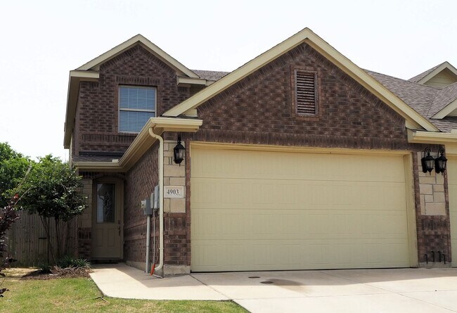 Building Photo - 4903 Villas Dr