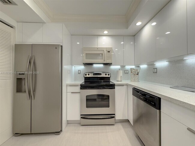 Building Photo - 250 NE 181st St