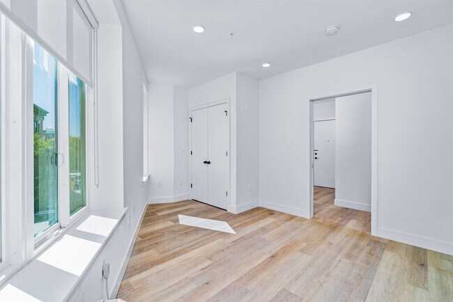 Building Photo - 293 Fairmount Ave