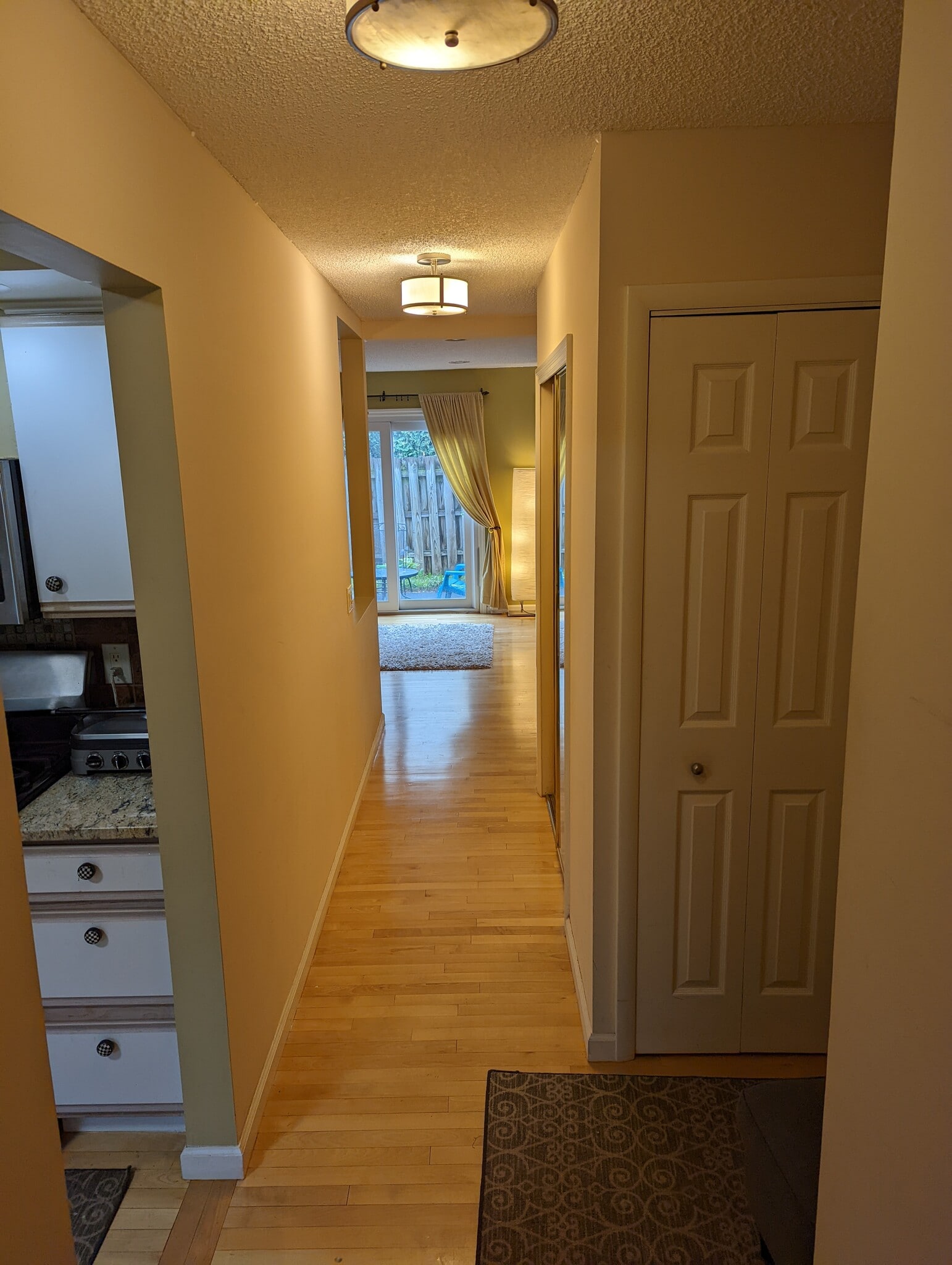 Foyer - 539 French Rd