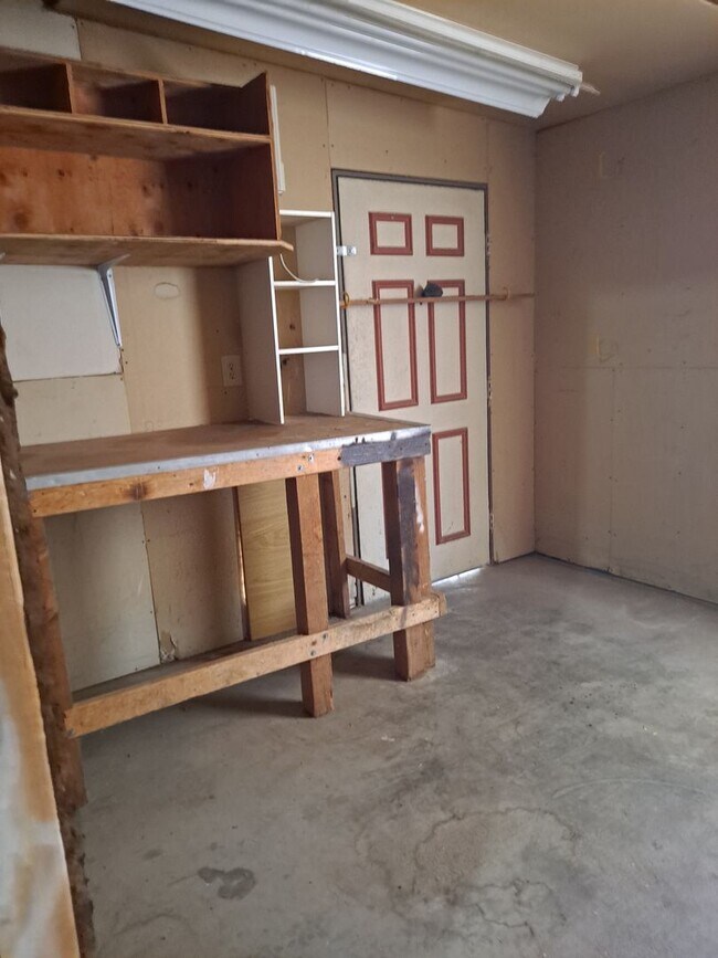 Building Photo - 14 Kingsboro Way