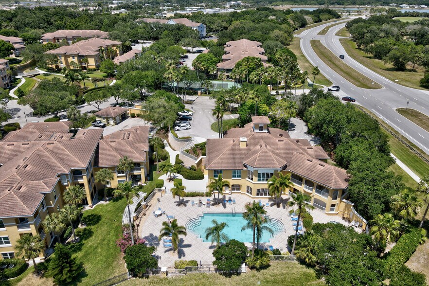 Building Photo - 5095 Fairways Cir