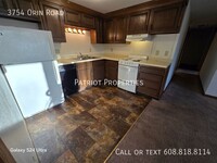 Building Photo - 1 bed/1 bath plus den in Madison, WI!