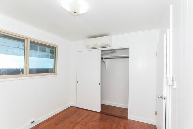 Building Photo - BK-1520