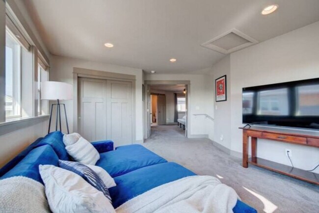 Building Photo - 2338 Gallatin Green Blvd