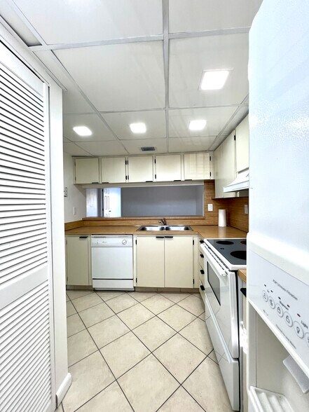 Building Photo - 10315 NW 9th Street Cir