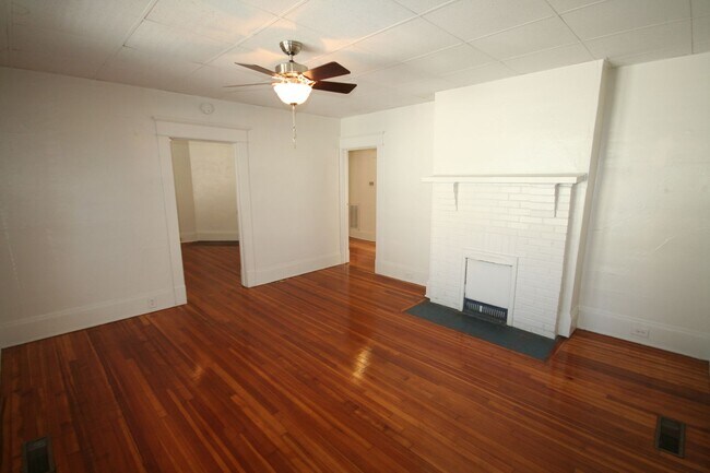 Building Photo - Great Single Family House - Walk to Duke or Downtown Durham!