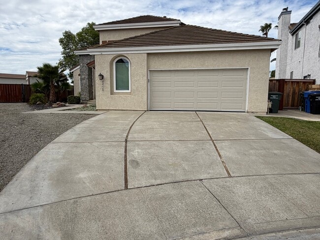 Building Photo - 2468 Del mar Ct