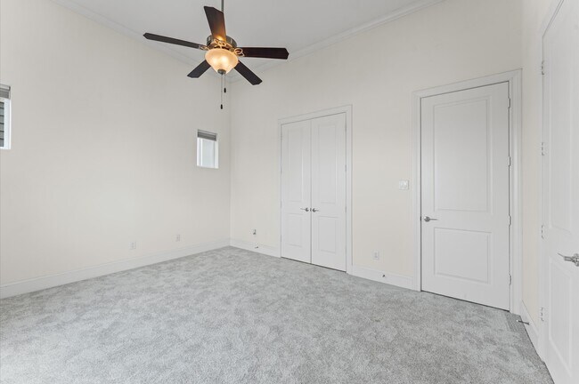 Building Photo - 9635 Riddlewood Ln