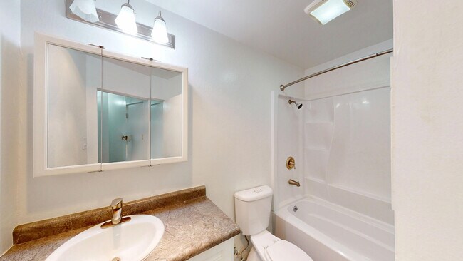 Building Photo - 1821 Lincoln Ave