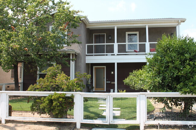 Building Photo - 2909 W Clark Ave