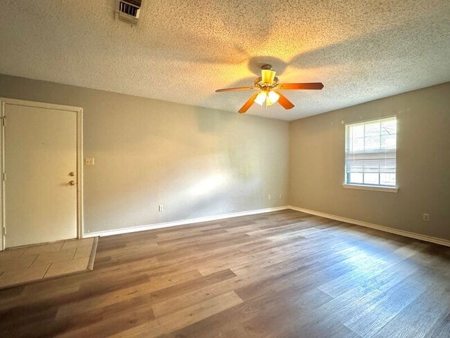 Building Photo - 315 Brookwood Dr