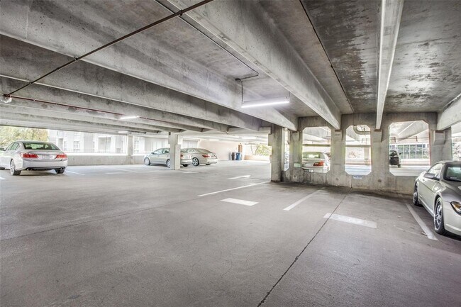 Building Photo - 3225 Turtle Creek Blvd Blvd