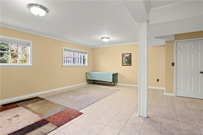 Building Photo - 60 Greenwich Hills Dr