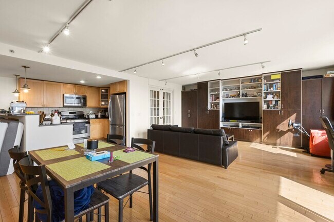 Building Photo - 700 Grove St