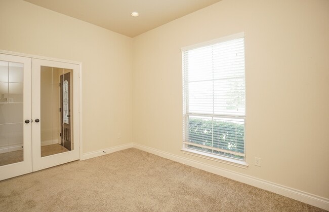 Building Photo - 1215 Watercrest Park Ln