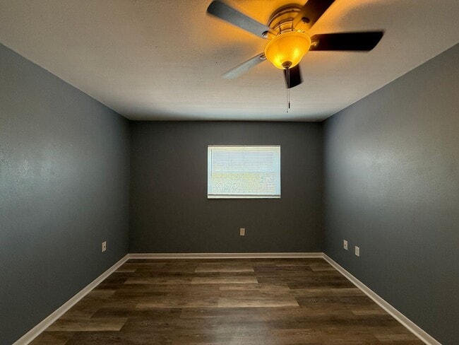 Building Photo - 65th Terrace N - Triplex