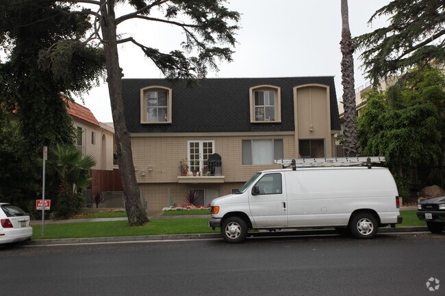 Building Photo - 924 9th St