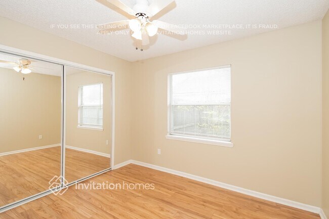 Building Photo - 6896 Plum Lake Dr E