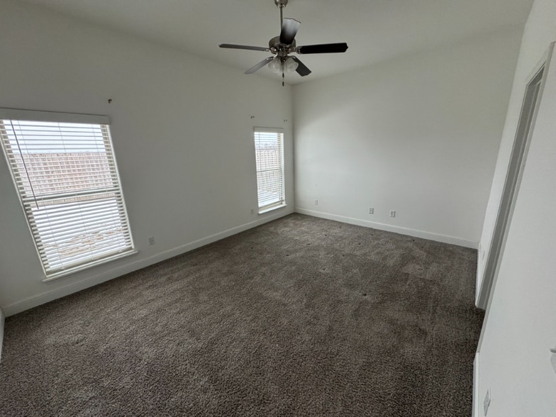 Building Photo - 424 NW 59th Ave