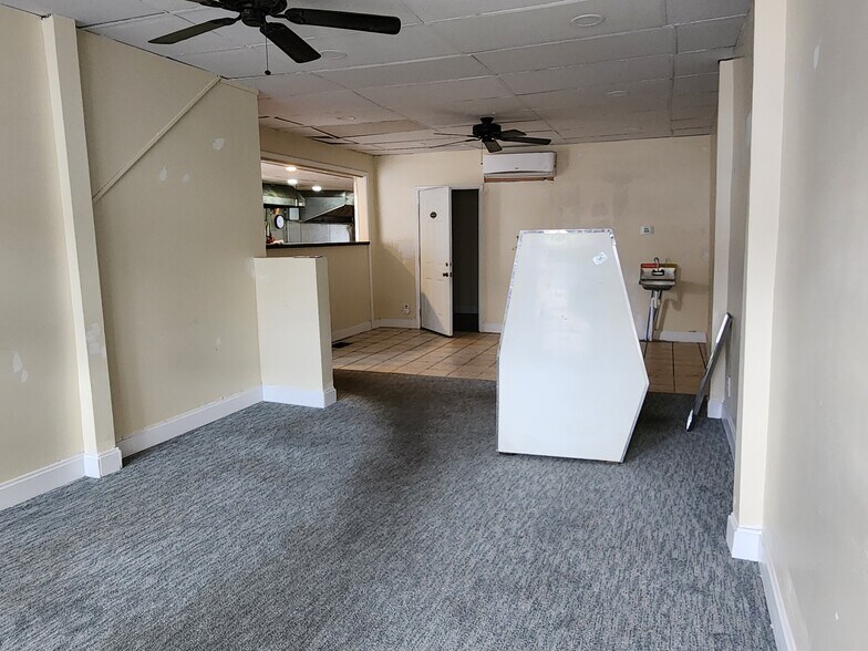 Building Photo - 27 Main St