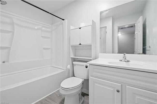 Building Photo - 1328 Mill Lake Quarter