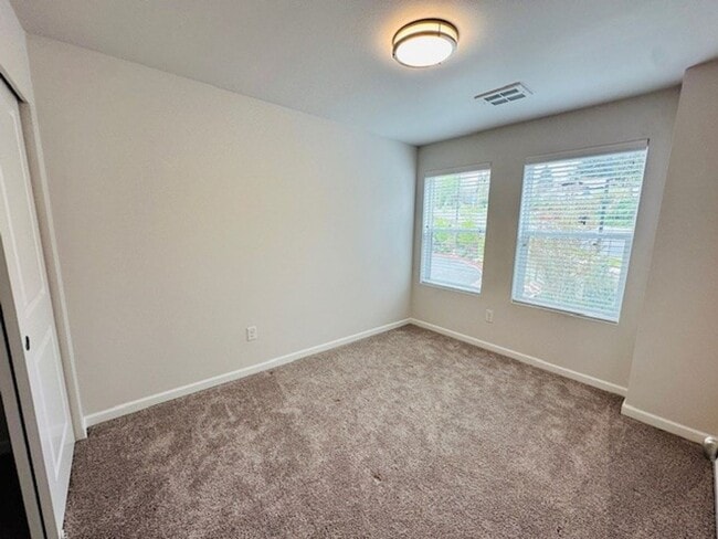 Building Photo - 3Bd/2.25Ba Seattle Townhouse