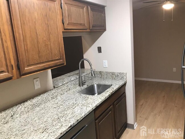 Building Photo - 4811 Ravens Crest Dr