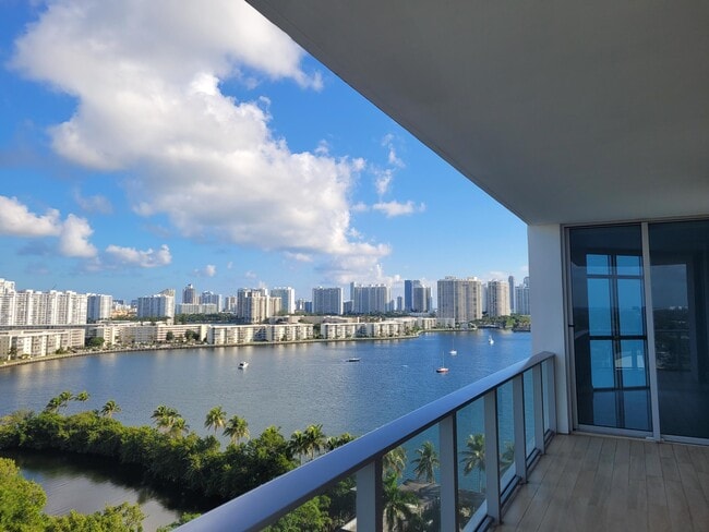 Building Photo - 17301 Biscayne Blvd