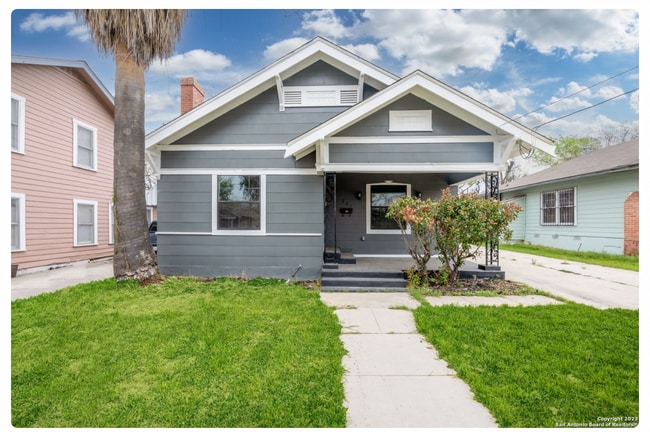 Primary Photo - 321 University Ave