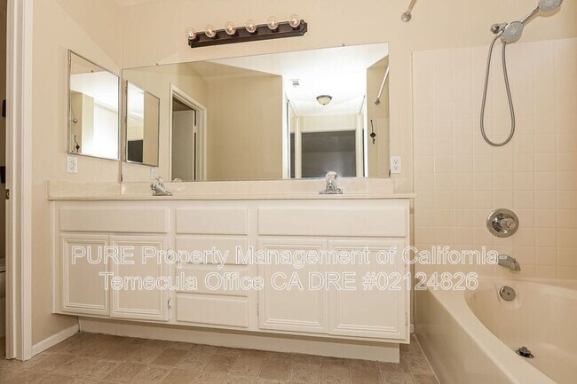 Building Photo - 44709 Lorraine Dr