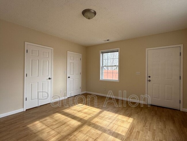 Building Photo - 2 Jenny St