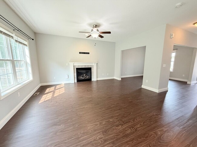 Building Photo - Incredible 4 bedroom house in Fox Creek!