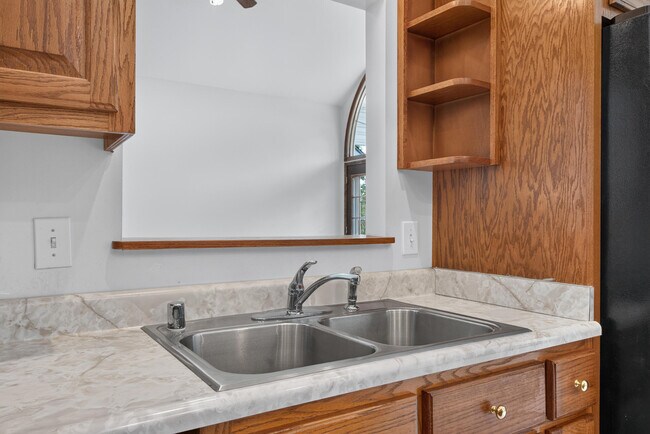 Building Photo - 133 Foxtail Dr