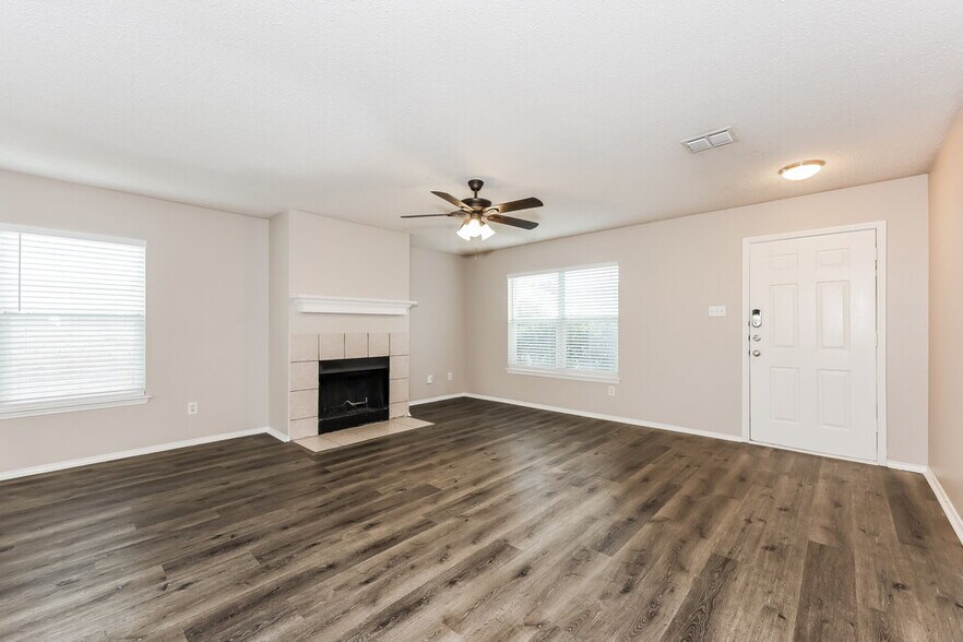 Building Photo - 10012 Chapel Rock Dr