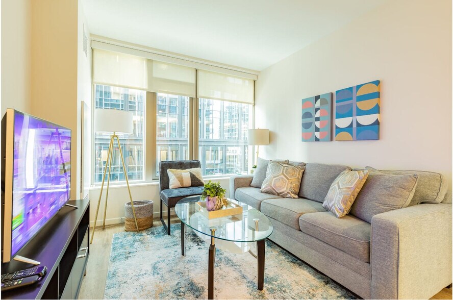 Primary Photo - 131 Seaport Blvd