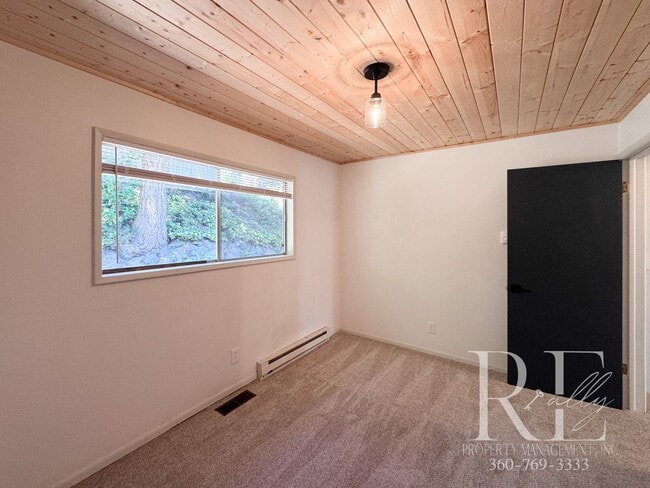 Building Photo - Chic Farmhouse Vibes in Charming Suquamish...