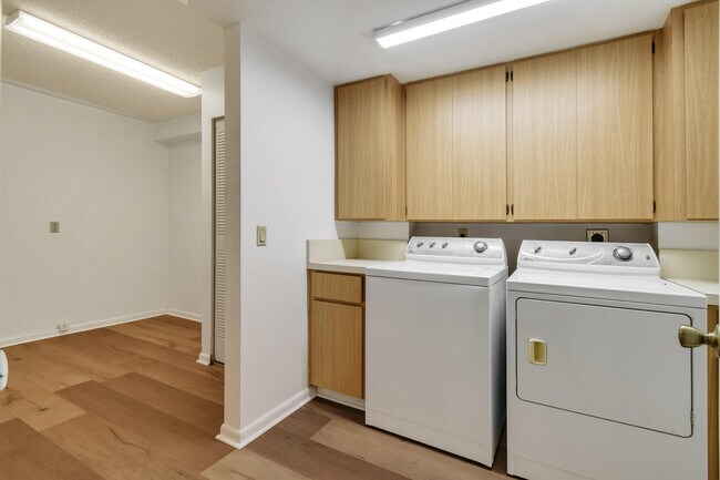 Building Photo - 1701 Marina Isle Way