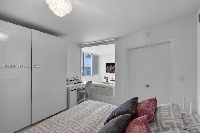 Building Photo - 1000 West Ave