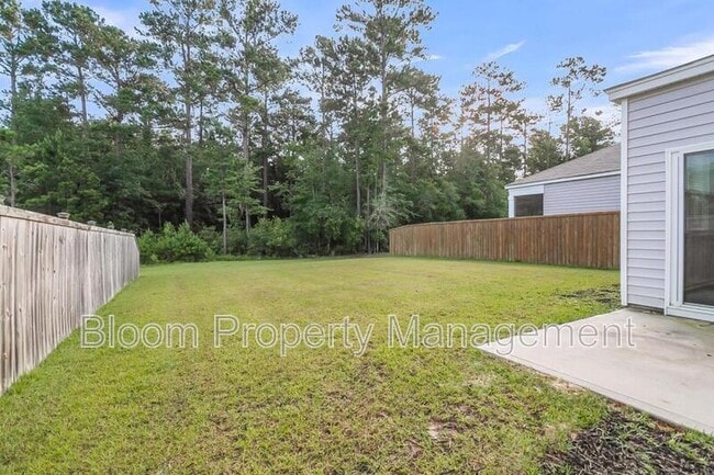 Building Photo - 641 Silver Spruce St
