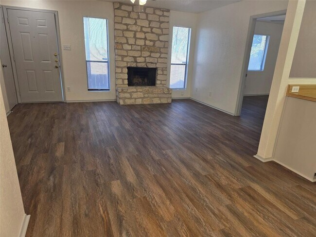 Building Photo - 1735 Horseshoe Cir
