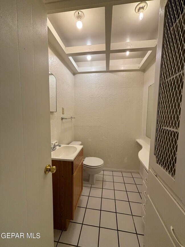 Building Photo - 10104 Alcan St