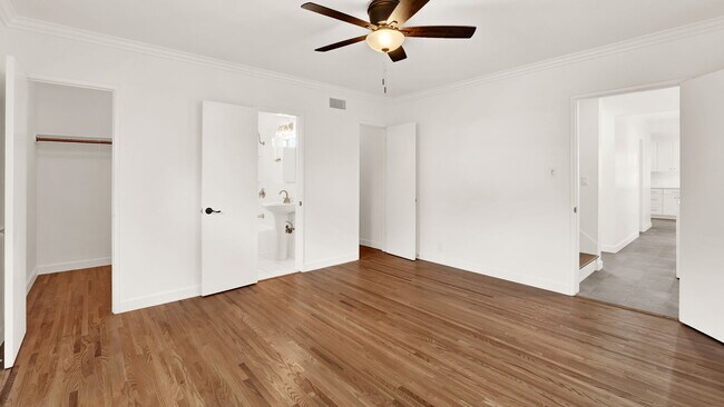 Building Photo - 2723 Barry Ave