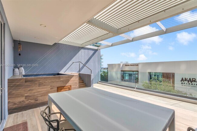 Building Photo - 650 NE 32nd St