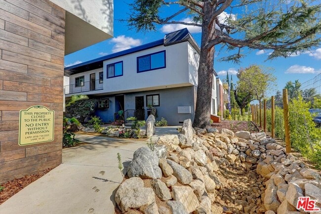 Building Photo - 5726 Woodman Ave