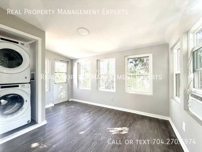 Building Photo - 1843 Camp Greene St