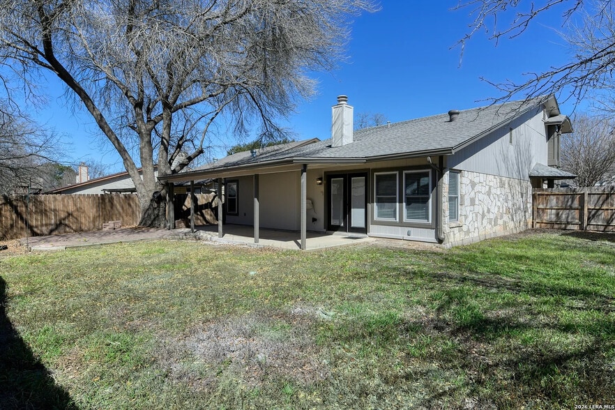 Building Photo - Room in House on Jenkins Dr