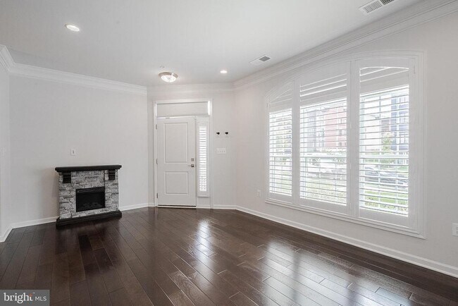 Building Photo - 23654 Hopewell Manor Terrace