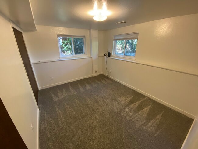 Building Photo - 1475 Chambers Dr