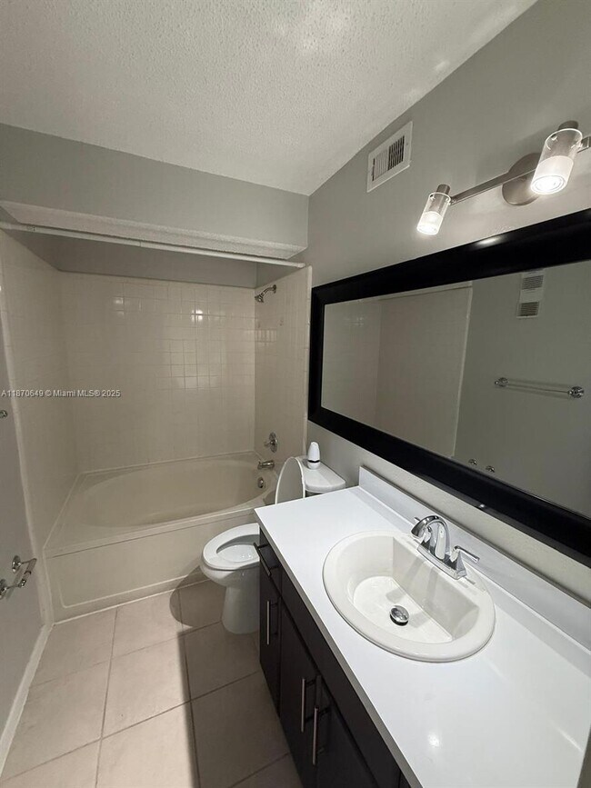 Building Photo - 15600 SW 106th Ln